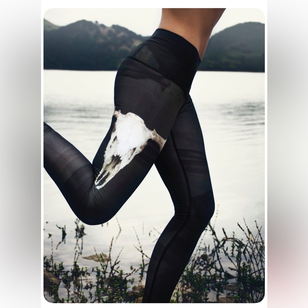 $89 Womens TEEKI Black COW BULL HEAD SKULL Print Full Length Leggings Sz M